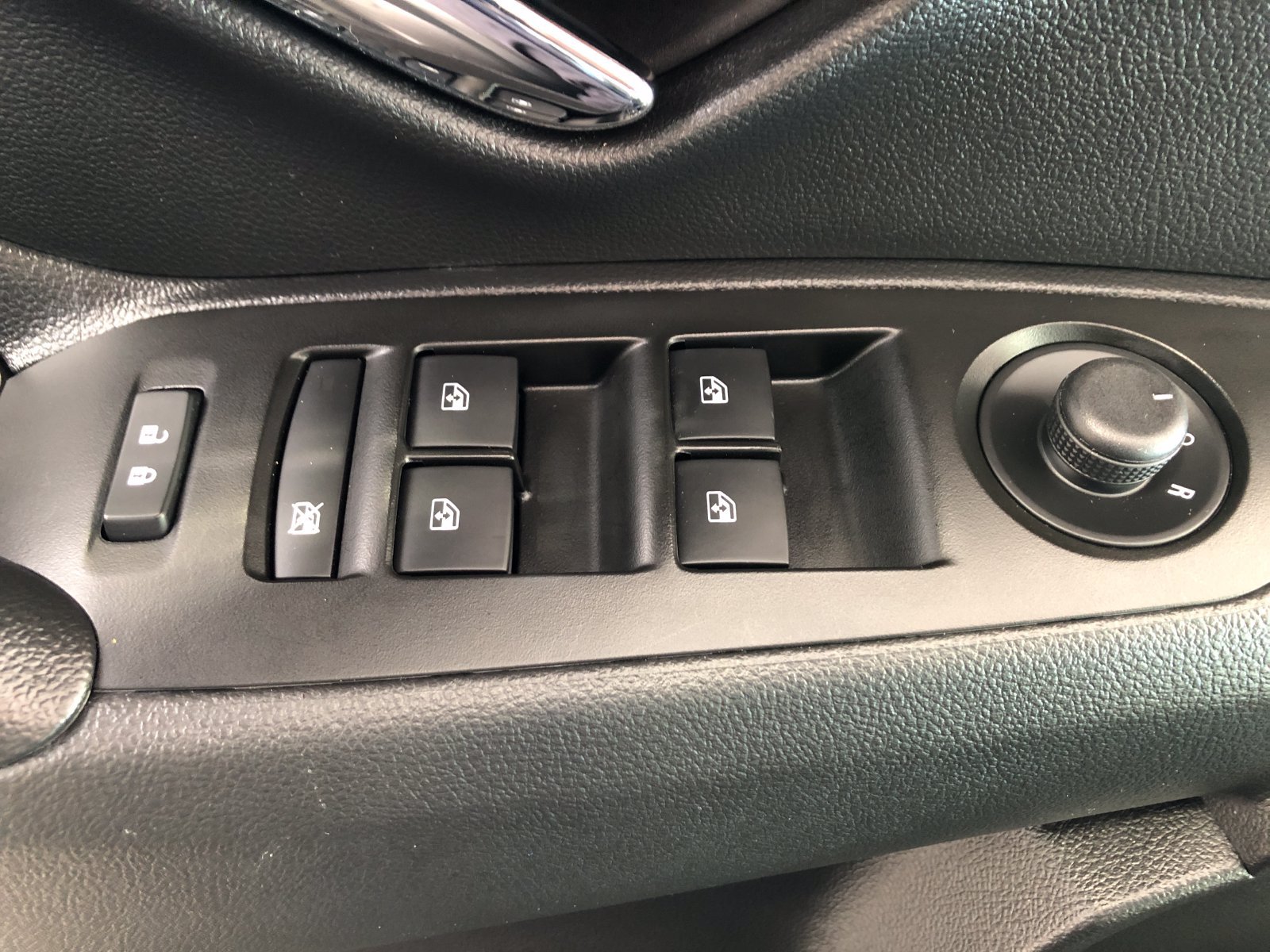 Used 2022 Chevrolet Trax LT w/ LT Convenience Package AWD/4WD image 33