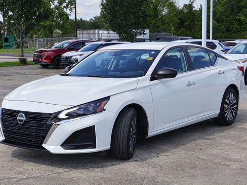 Used 2025 Nissan Altima 2.5 SV FWD image 24