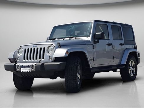 Used 2018 Jeep Wrangler Unlimited Sahara AWD/4WD image 17