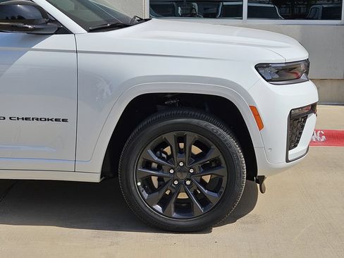 New 2026 Jeep Grand Cherokee L Limited AWD/4WD image 6