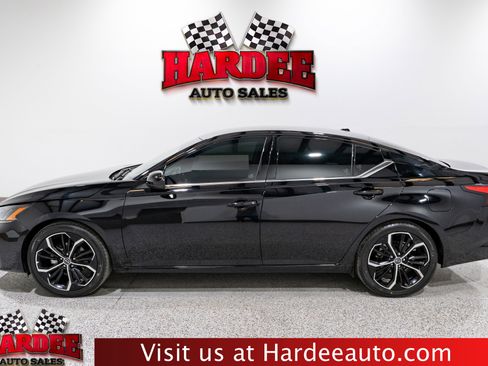 Used 2025 Nissan Altima 2.5 SR image 1