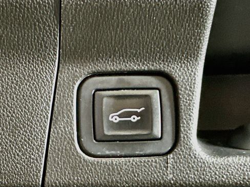 Used 2019 GMC Acadia Denali w/ Technology Package AWD/4WD image 32