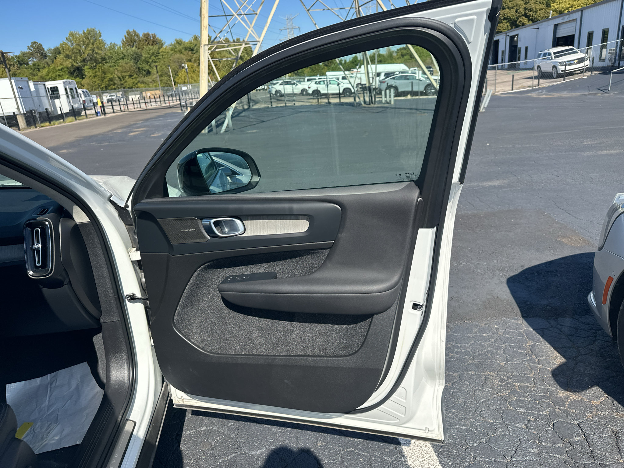 Used 2023 Volvo XC40 B4 Ultimate FWD image 16