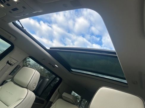 Used 2023 GMC Yukon XL Denali w/ Advanced Technology Package image 19