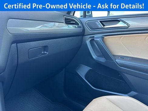 Certified 2024 Volkswagen Tiguan SE w/ Panoramic Sunroof Package AWD/4WD image 18