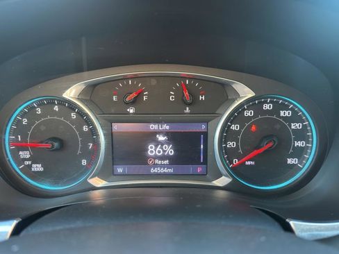 Used 2022 Chevrolet Traverse LT FWD image 13