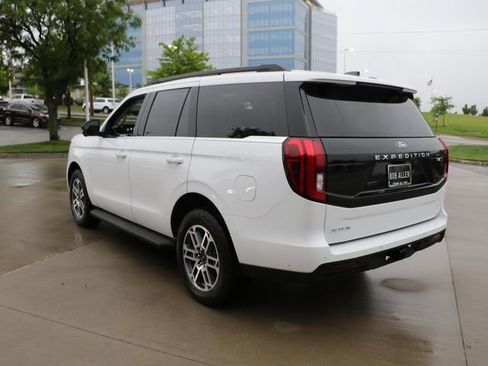 Used 2025 Ford Expedition Active AWD/4WD image 5