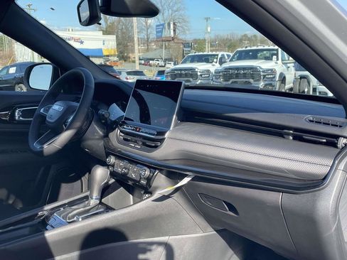 New 2026 Jeep Compass Latitude image 14