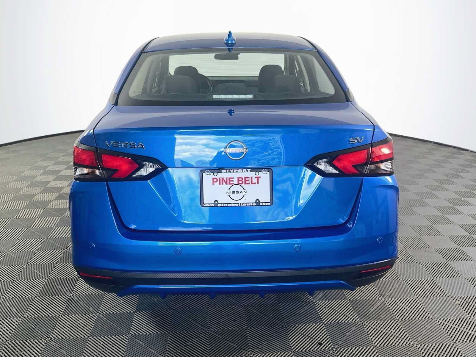Used 2024 Nissan Versa SV FWD image 5