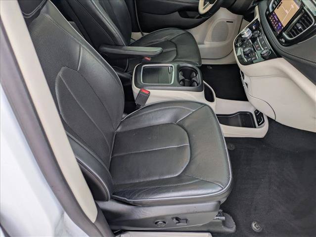 Used 2018 Chrysler Pacifica Limited FWD image 23