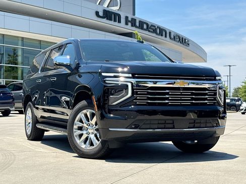 Used 2025 Chevrolet Suburban Premier w/ Sun And Tow Package AWD/4WD image 2