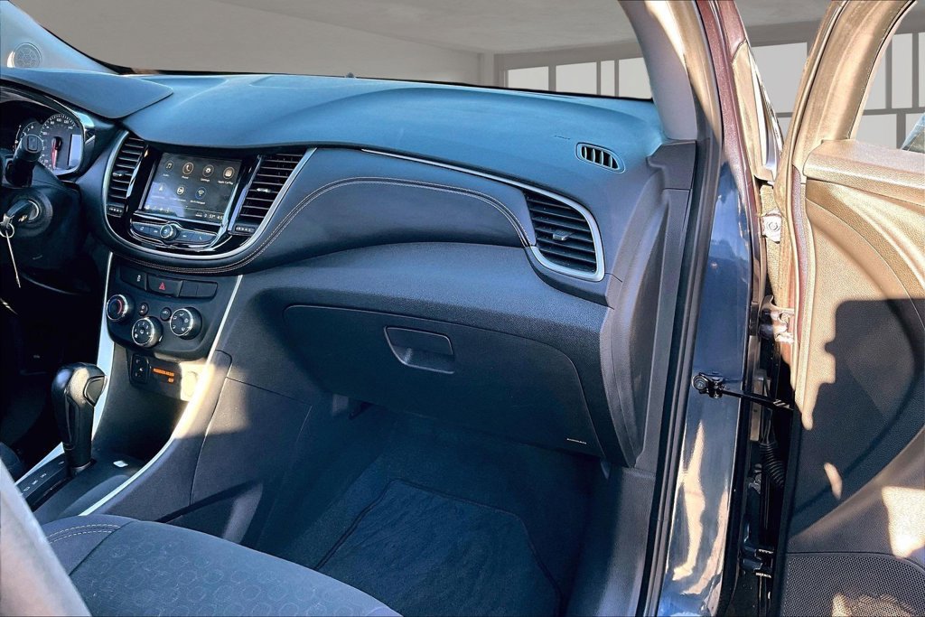 Used 2019 Chevrolet Trax LS AWD/4WD image 17
