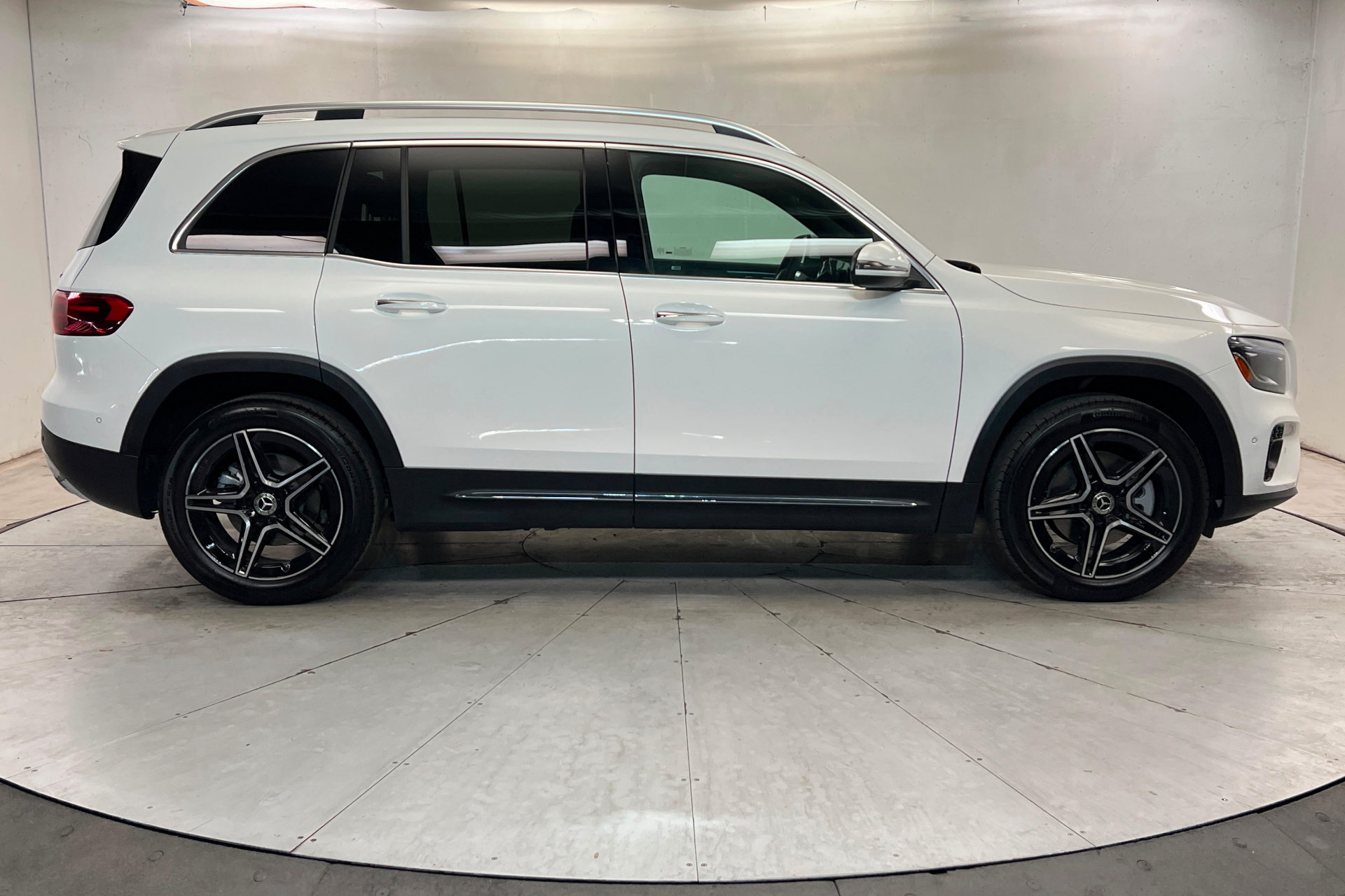 New 2026 Mercedes-Benz GLB 250 4MATIC image 6