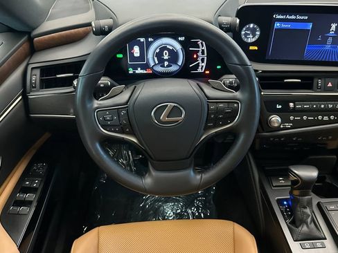 Certified 2022 Lexus ES 300h w/ Premium Package FWD image 14