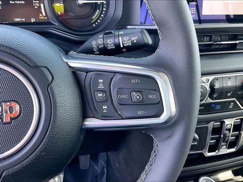 Used 2025 Jeep Wrangler Unlimited Sahara AWD/4WD image 14