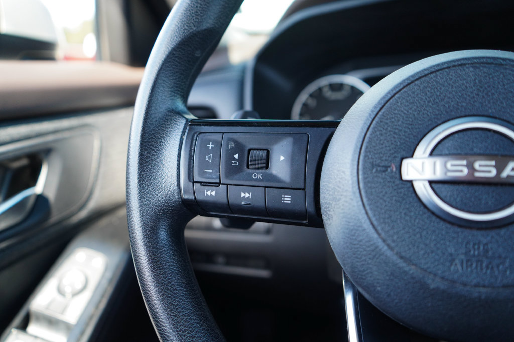 Used 2023 Nissan Rogue SV FWD image 31