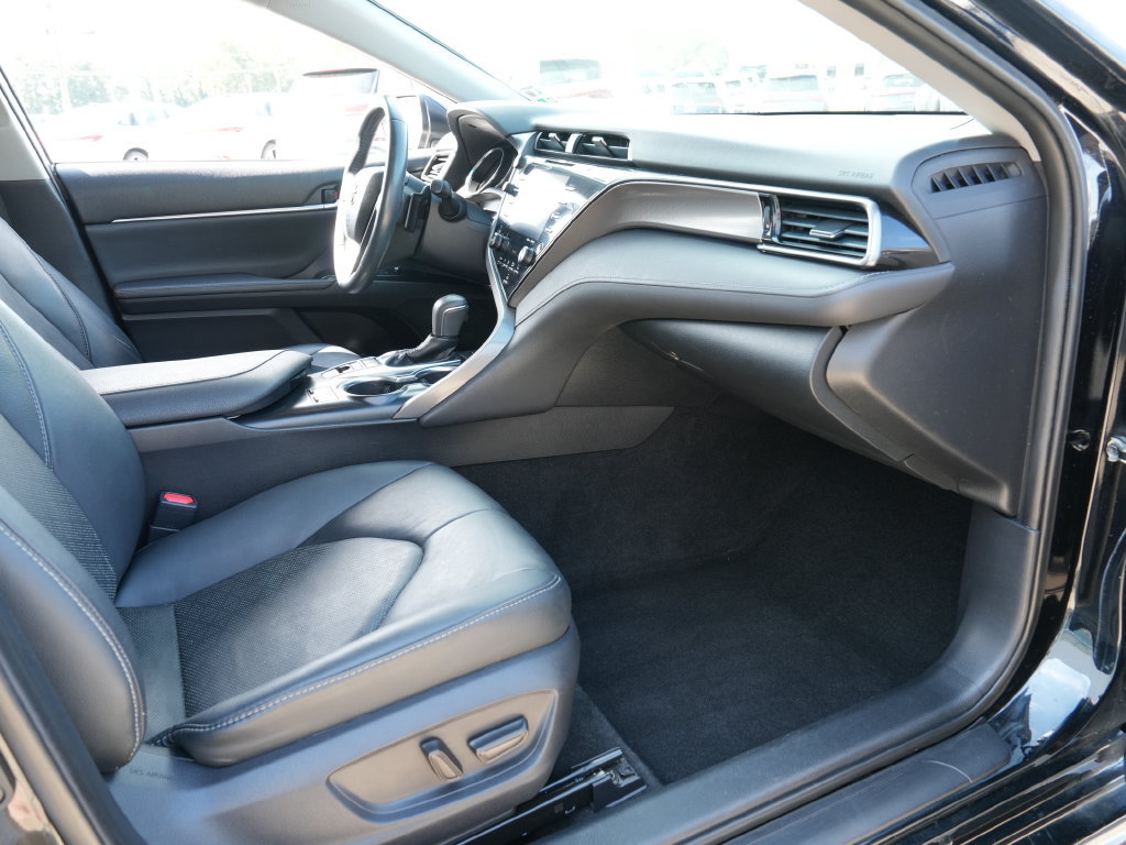 Used 2019 Toyota Camry XSE FWD image 18