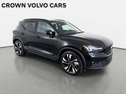 Used 2023 Volvo XC40 B4 Ultimate image 4