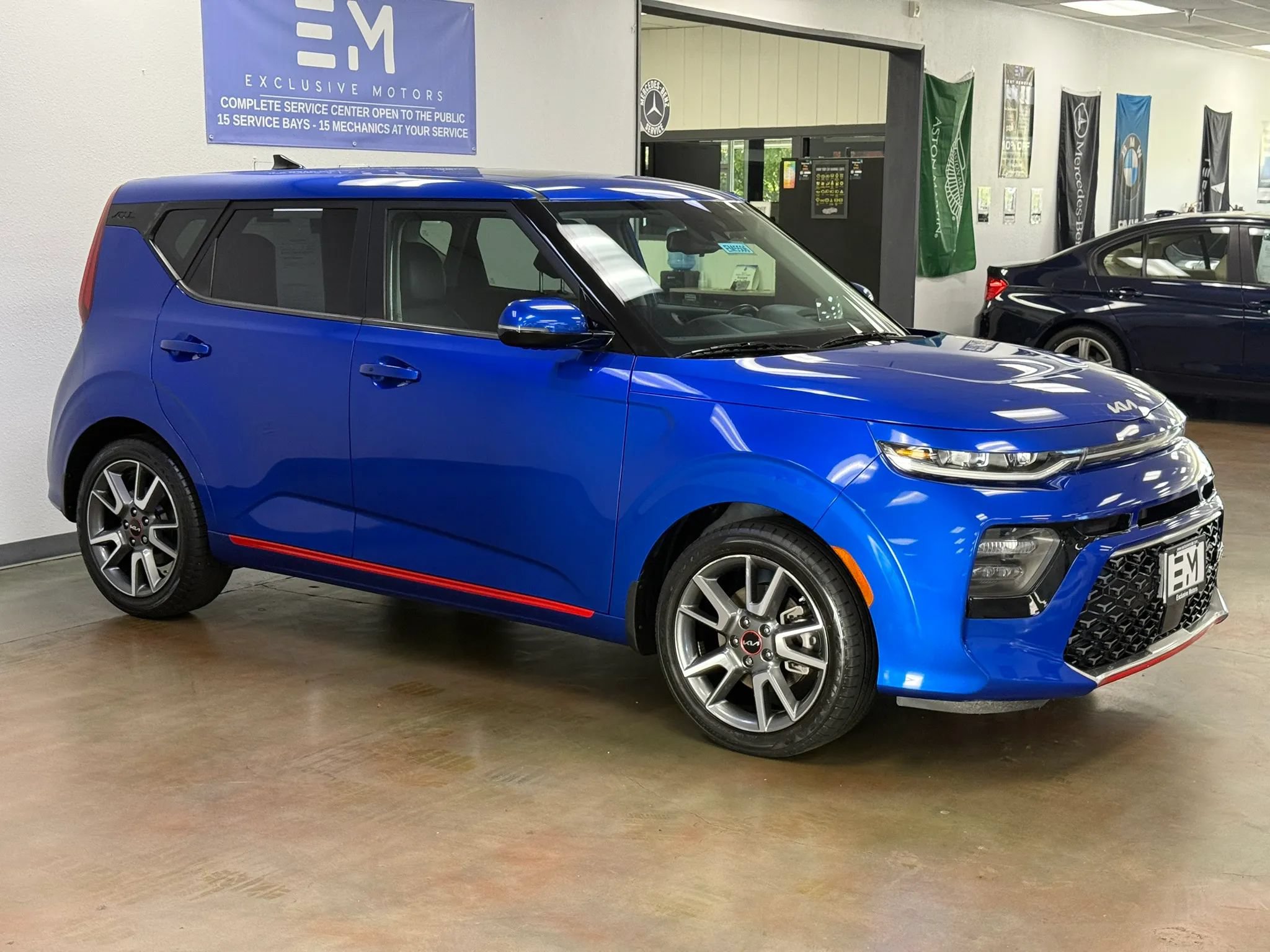 Used 2022 Kia Soul Turbo FWD image 2