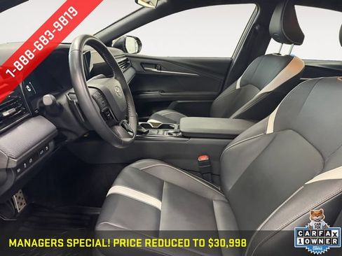 Used 2025 Toyota Camry SE AWD/4WD image 8