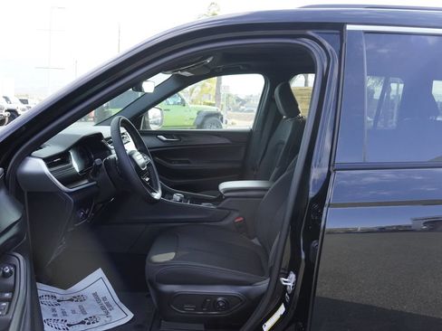 Used 2025 Jeep Grand Cherokee L Laredo AWD/4WD image 26