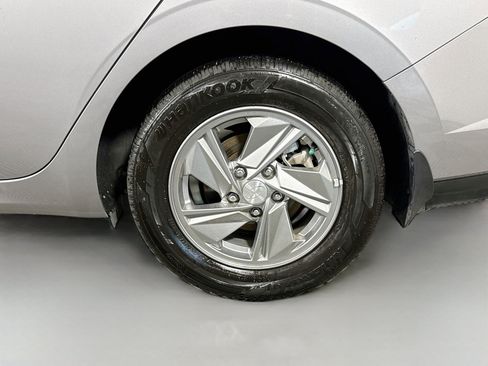 Used 2025 Hyundai Elantra SE FWD image 36