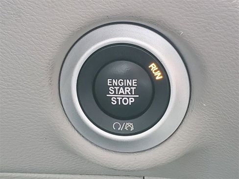 Used 2017 Chrysler Pacifica Touring image 20