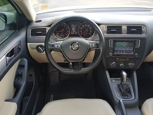 Used 2017 Volkswagen Jetta SE FWD image 16