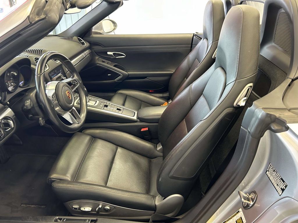 Used 2017 Porsche 718 Boxster RWD image 15