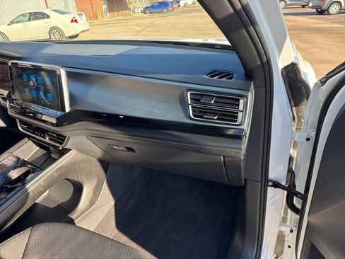 Used 2024 Volkswagen Atlas Cross Sport SE w/ Panoramic Sunroof Package image 27