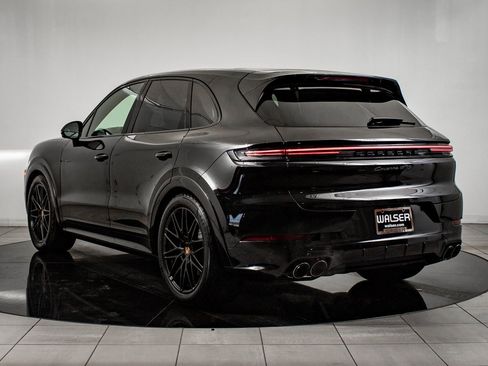 New 2026 Porsche Cayenne GTS image 3