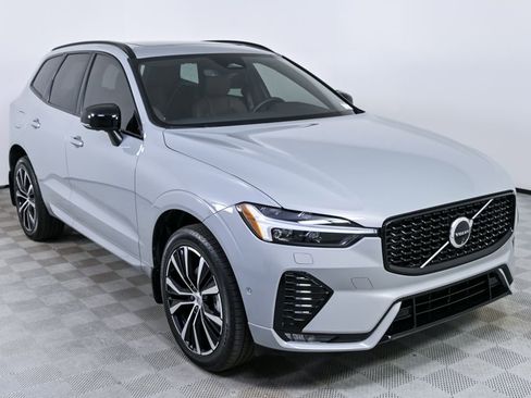 Certified 2024 Volvo XC60 B5 Plus w/ Climate Package AWD/4WD image 28