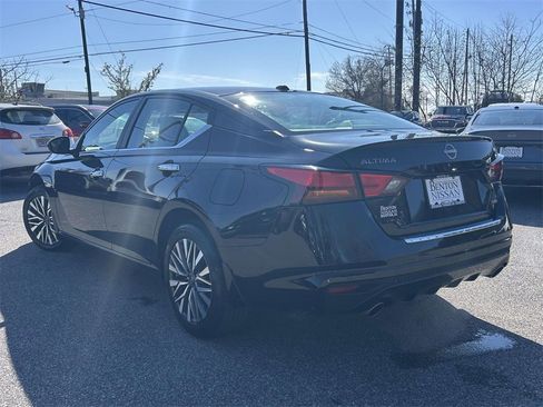 Used 2023 Nissan Altima 2.5 SV w/ SV Premium Package image 5