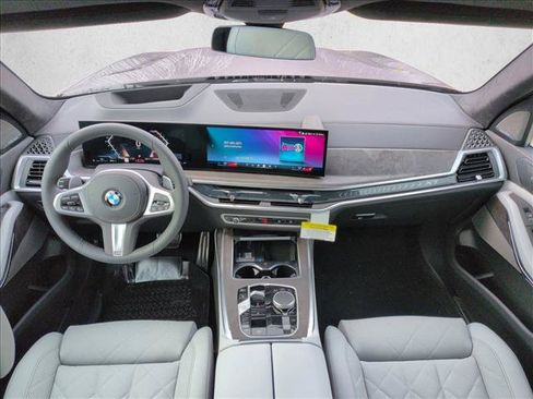 Used 2026 BMW X7 xDrive40i w/ M Sport Package AWD/4WD image 15