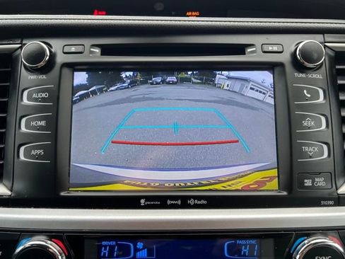 Used 2019 Toyota Highlander XLE image 26