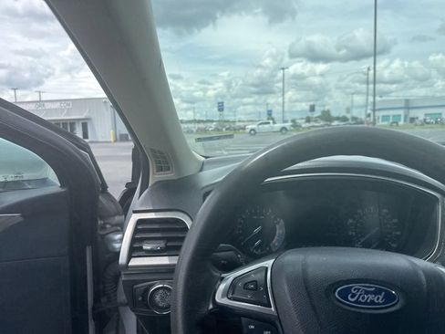 Used 2018 Ford Fusion SE FWD image 13