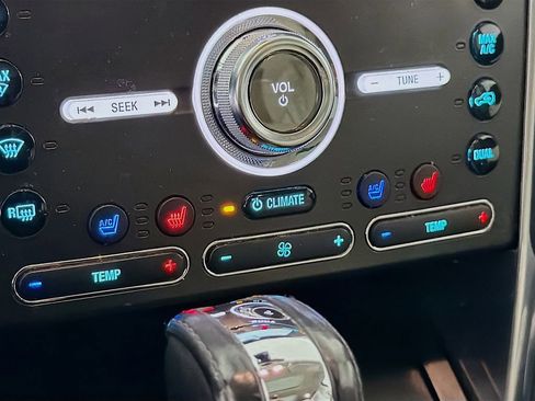 Used 2018 Ford Explorer Platinum image 25