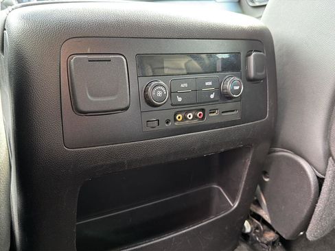 Used 2016 GMC Yukon XL SLT w/ Premium Edition RWD image 12
