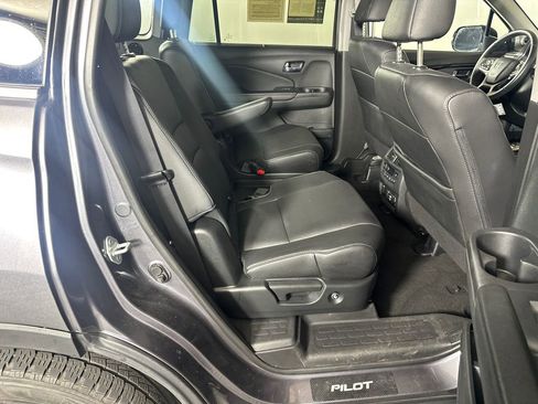 Used 2022 Honda Pilot Touring image 15