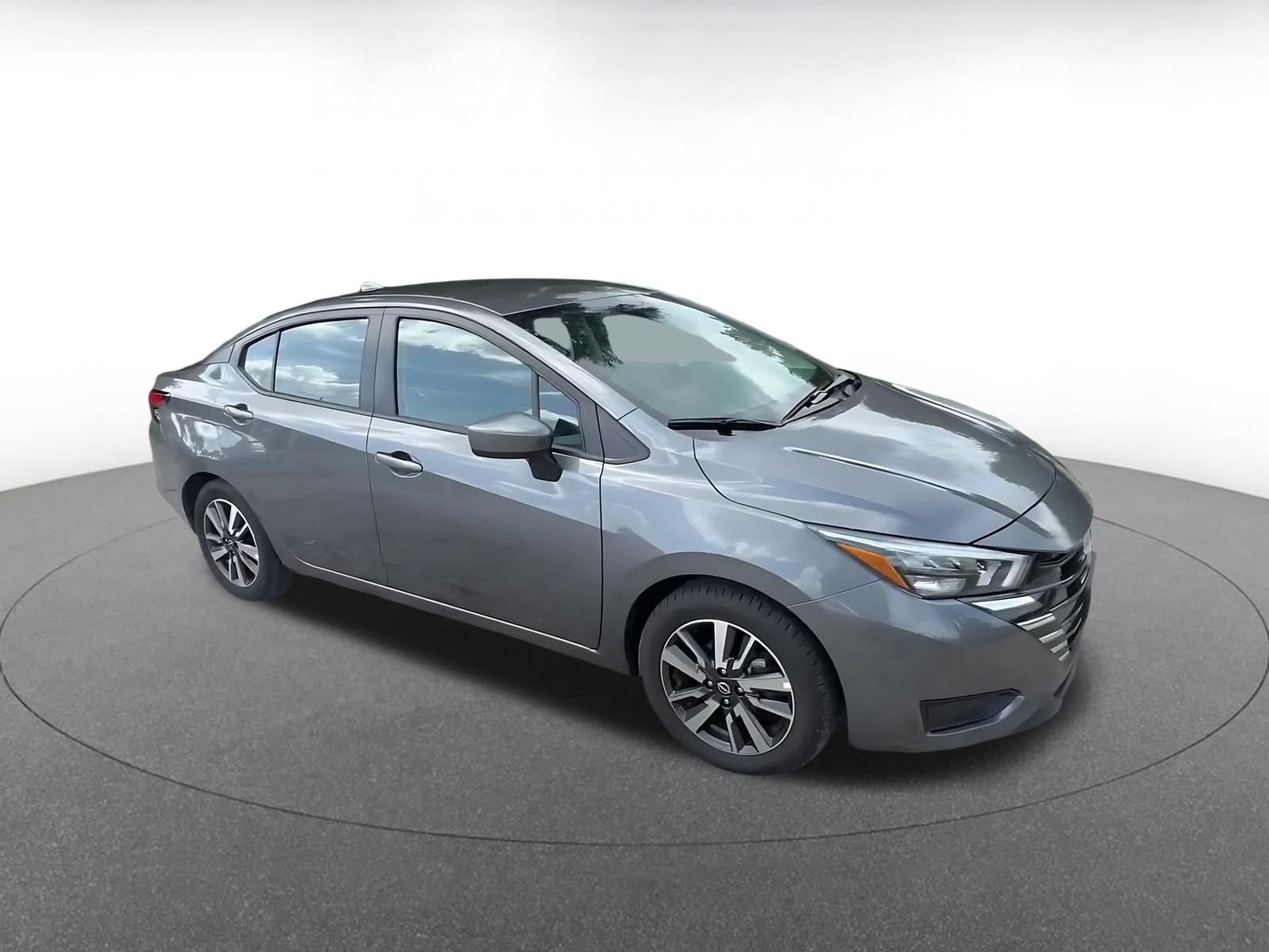 Used 2025 Nissan Versa SV FWD image 2