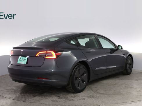 Used 2023 Tesla Model 3 Standard Range image 3