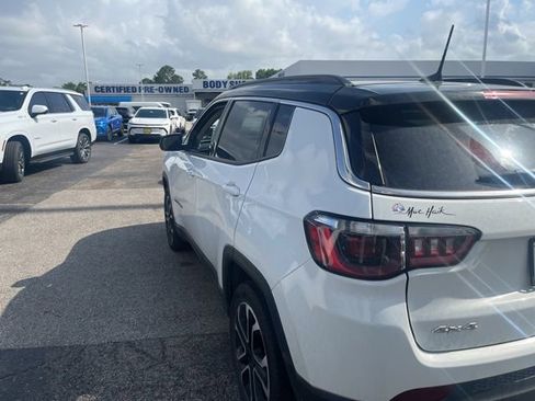 Used 2022 Jeep Compass Limited w/ Sun and Sound Group AWD/4WD image 3