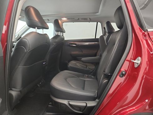 Used 2023 Toyota Highlander Platinum image 31