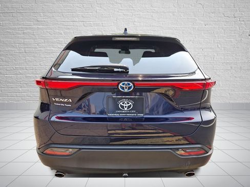 Used 2023 Toyota Venza LE AWD/4WD image 5