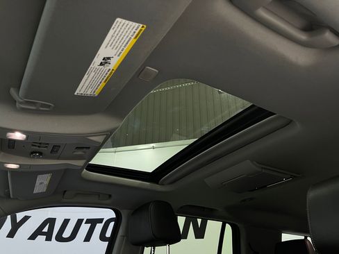 Used 2019 Chevrolet Tahoe Premier AWD/4WD image 12