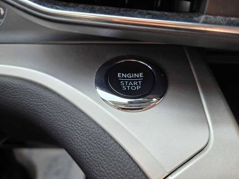 Used 2022 Ford Explorer XLT w/ Equipment Group 202A image 39