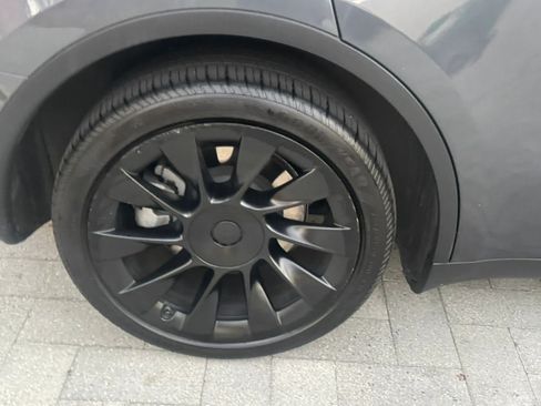 Used 2024 Tesla Model Y Long Range RWD image 55