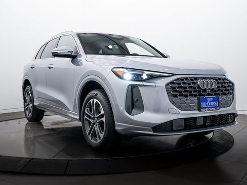 New 2025 Audi Q5 Premium Plus image 2