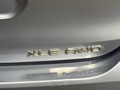 Used 2021 Toyota Highlander XLE image 25