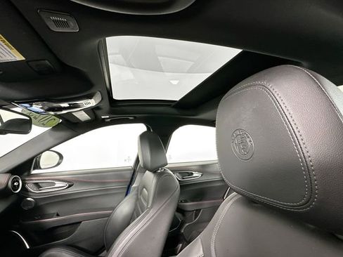 Used 2023 Alfa Romeo Giulia Estrema AWD/4WD image 21